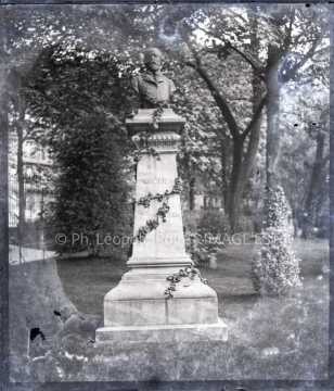 Monument à Henry Muger (1822-1861)
